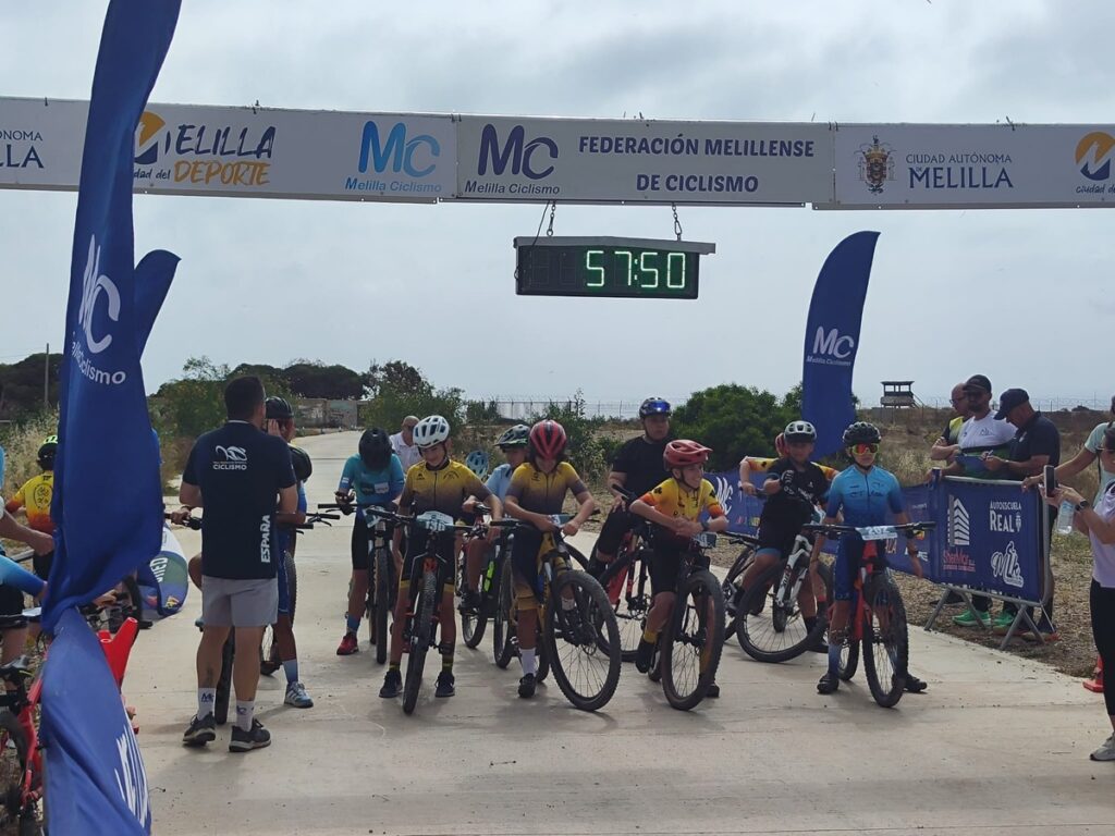 Participantes en la competición de ciclismo alevines en Melilla