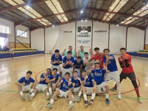 Jugadores del Melilla Ciudad del Deporte celebrando victoria en el Pabellón Lázaro Fernández