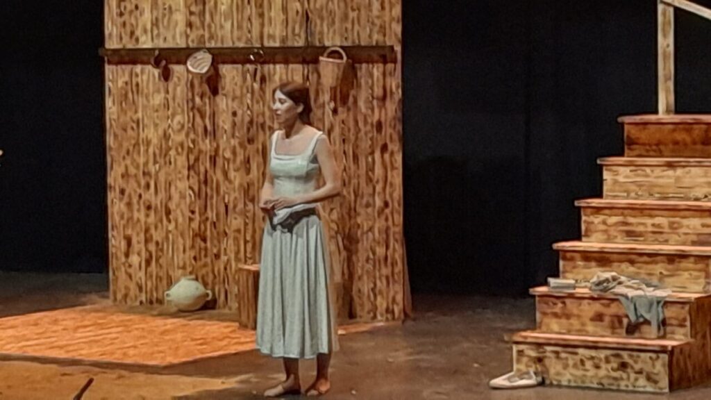 Actriz en escena de la obra Yerma en el Teatro Kursaal