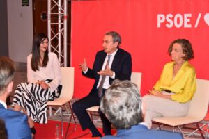 José Luis Rodríguez Zapatero hablando en la sede del PSOE en Melilla