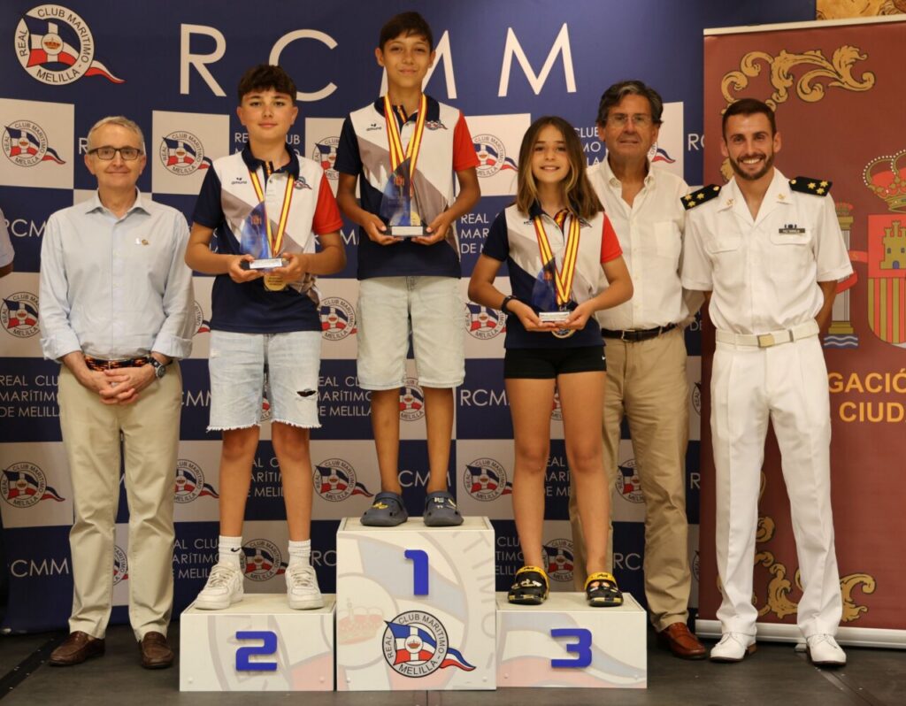 Ganadores en el podio de la VI Regata Delegación de Defensa en Melilla