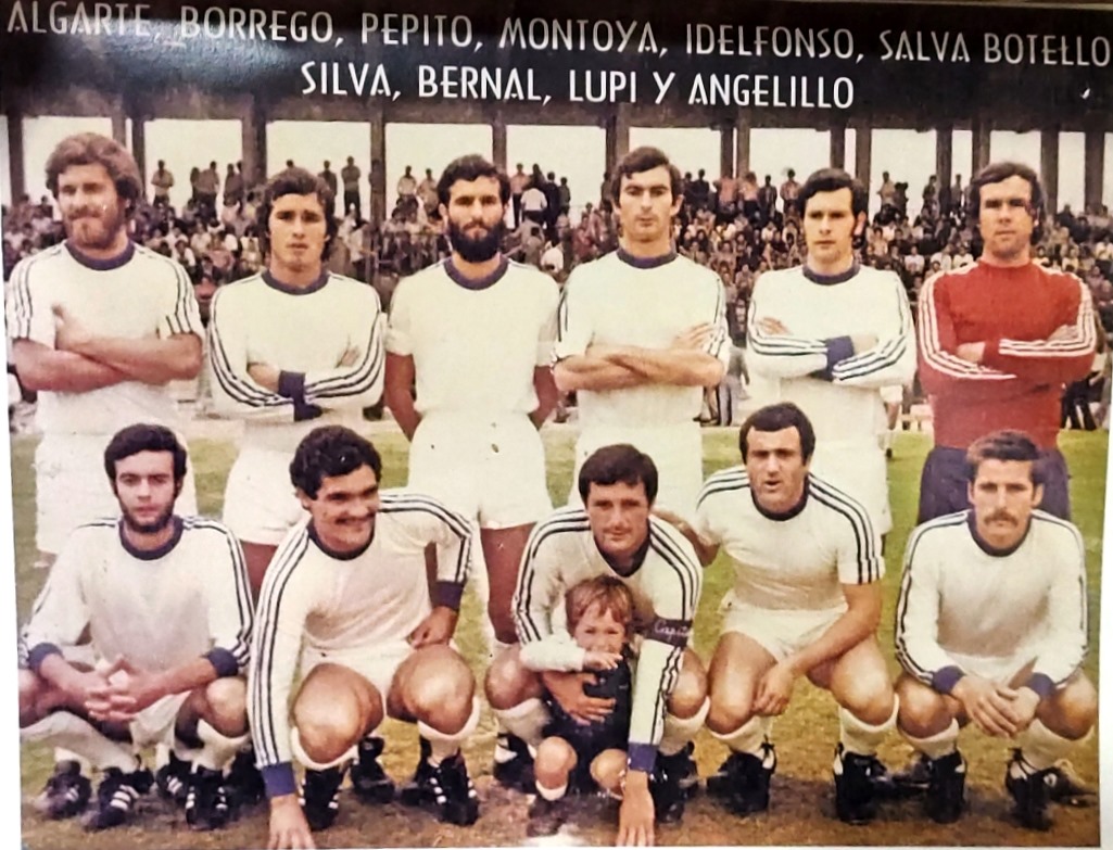 Equipo de fútbol en homenaje a Pepito en Melilla