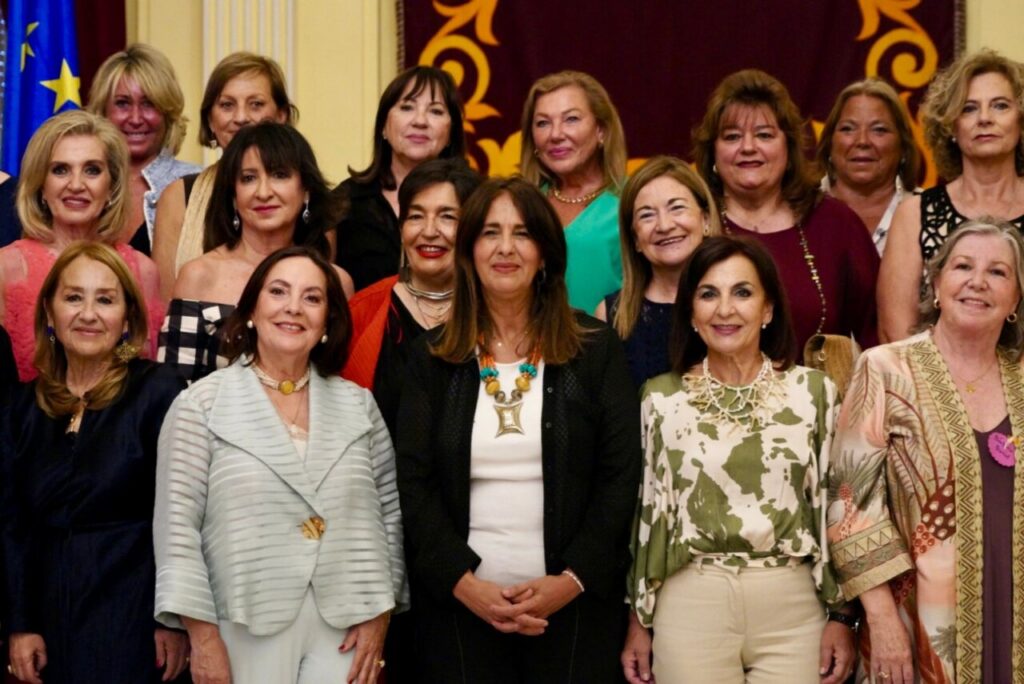 Grupo de antiguas alumnas del colegio Buen Consejo en Melilla