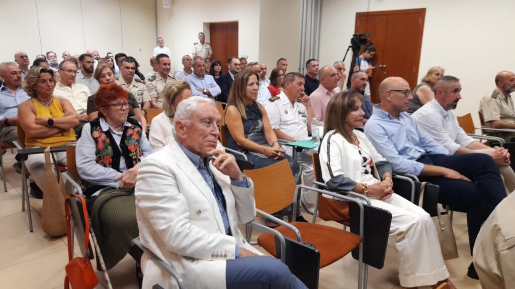 Asistentes a la inauguración de la exposición en honor a Fidel Pagés