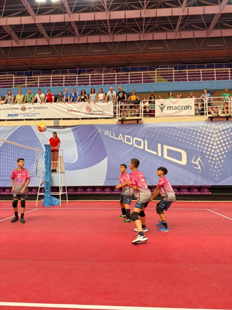 Jugadores del Club Voleibol Melilla en el Campeonato Alevín en Valladolid