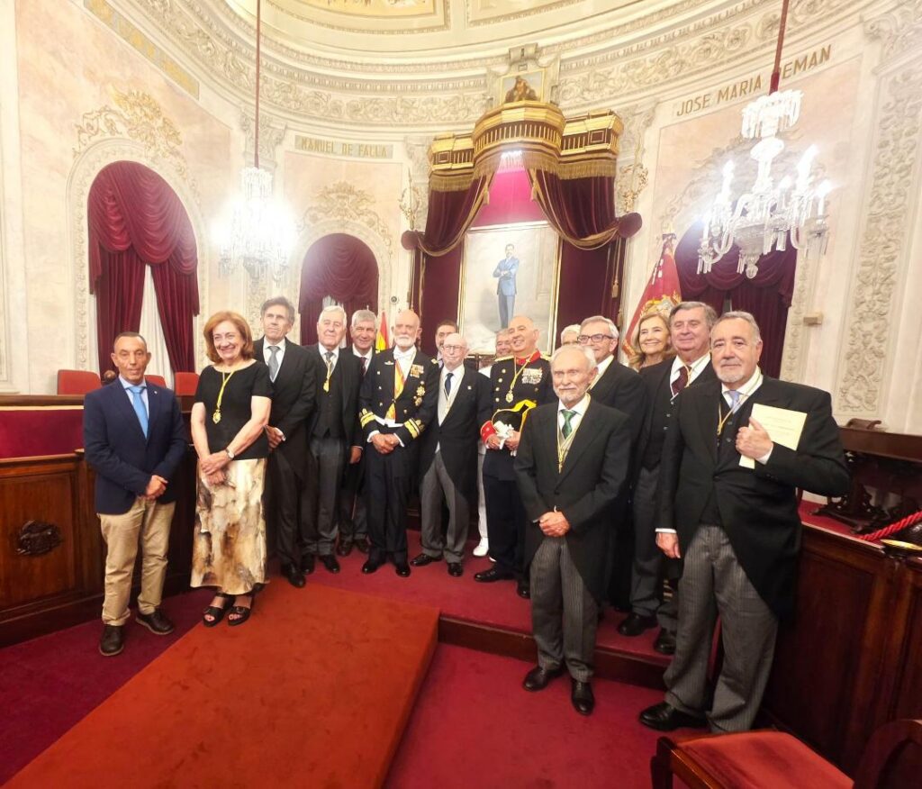 Ceremonia de imposición de medalla al coronel Jesús Núñez Calvo en Cádiz