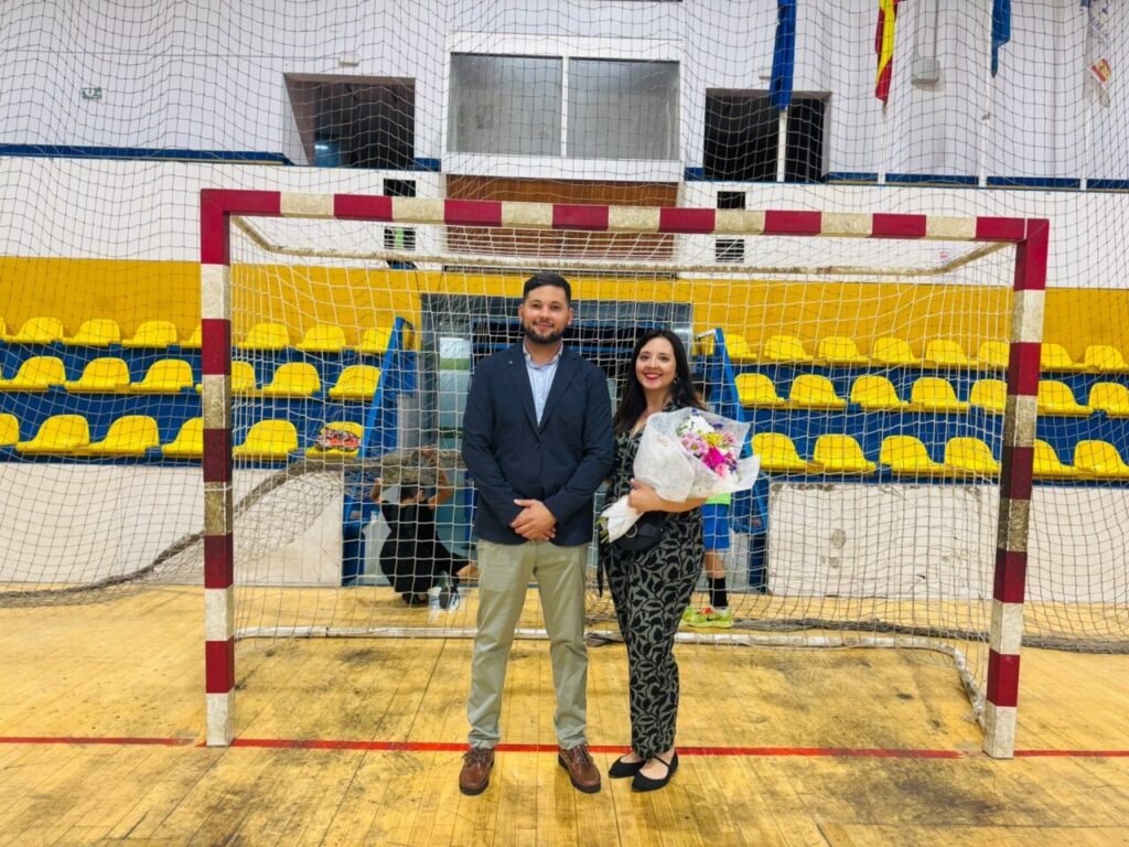 Entrega de trofeos en la clausura de la Liga Alevín de balonmano en Melilla
