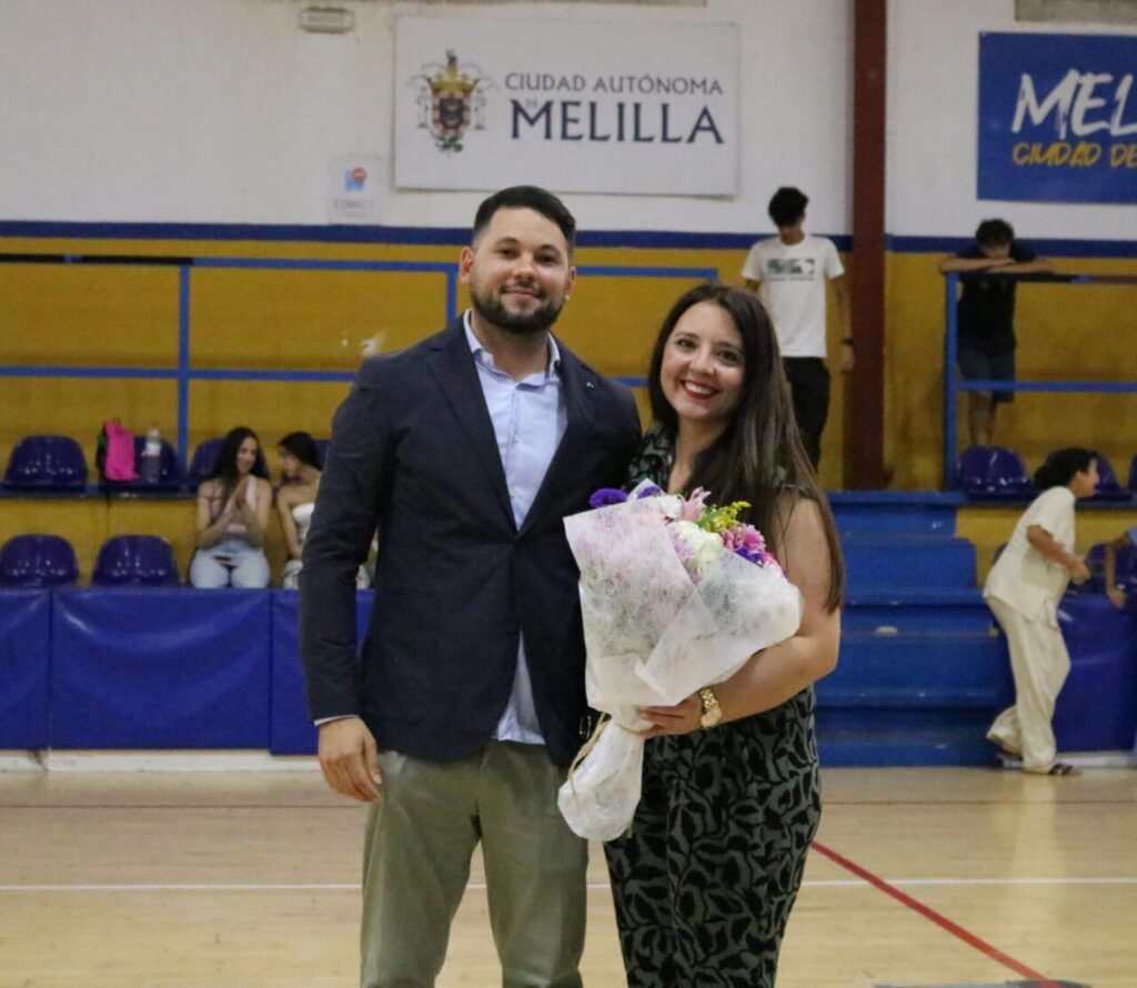 Entrega de trofeos en la clausura de la Liga Alevín de balonmano en Melilla