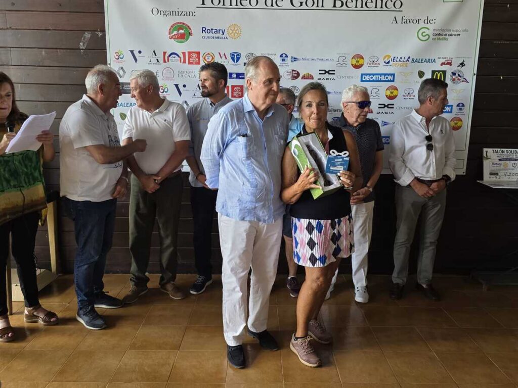 Entrega de trofeos en el torneo de golf Rotary Club de Melilla