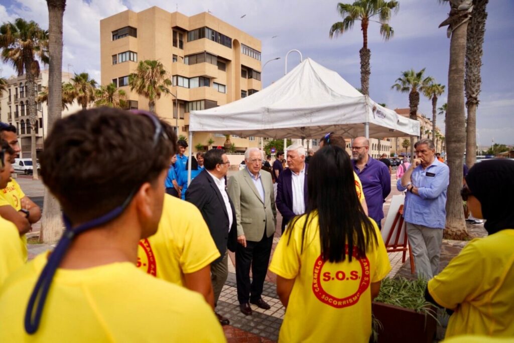 Inauguración de la temporada de playas en Melilla con autoridades y socorristas