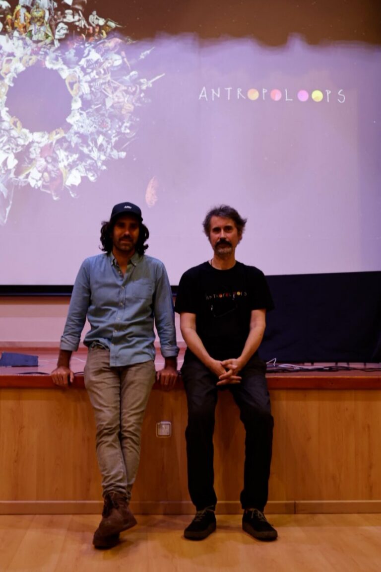 Dos hombres posando en un evento relacionado con el IWA Fest 2026.