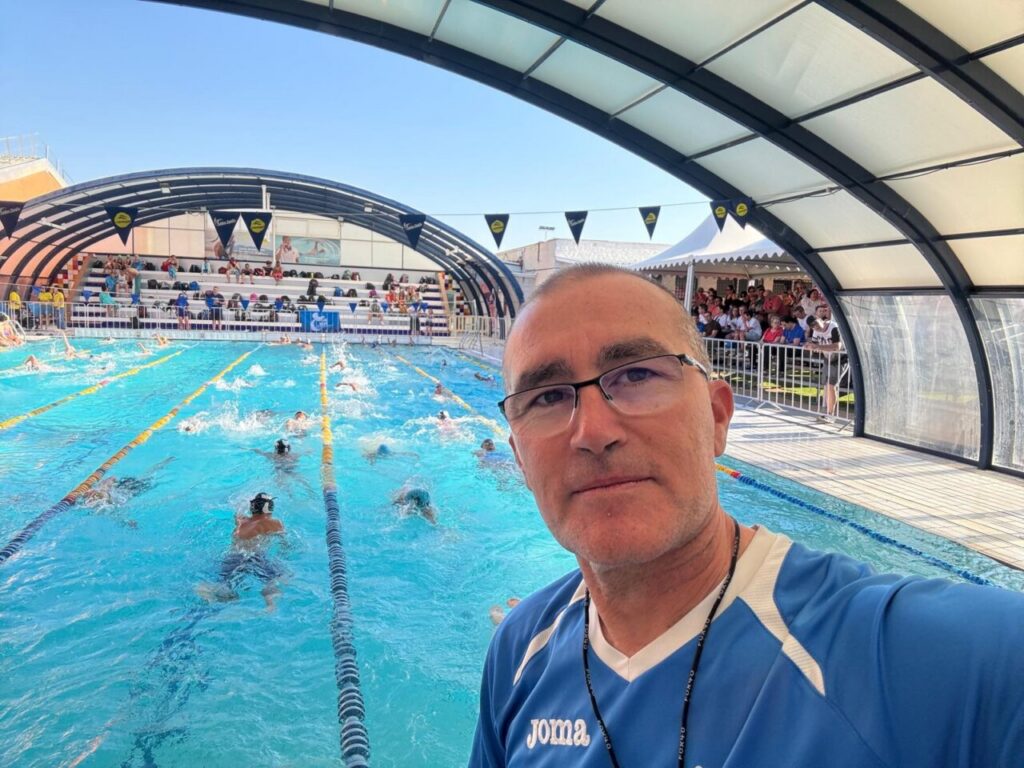Entrenador del Club Natación Melilla en el Trofeo Villa de Churriana