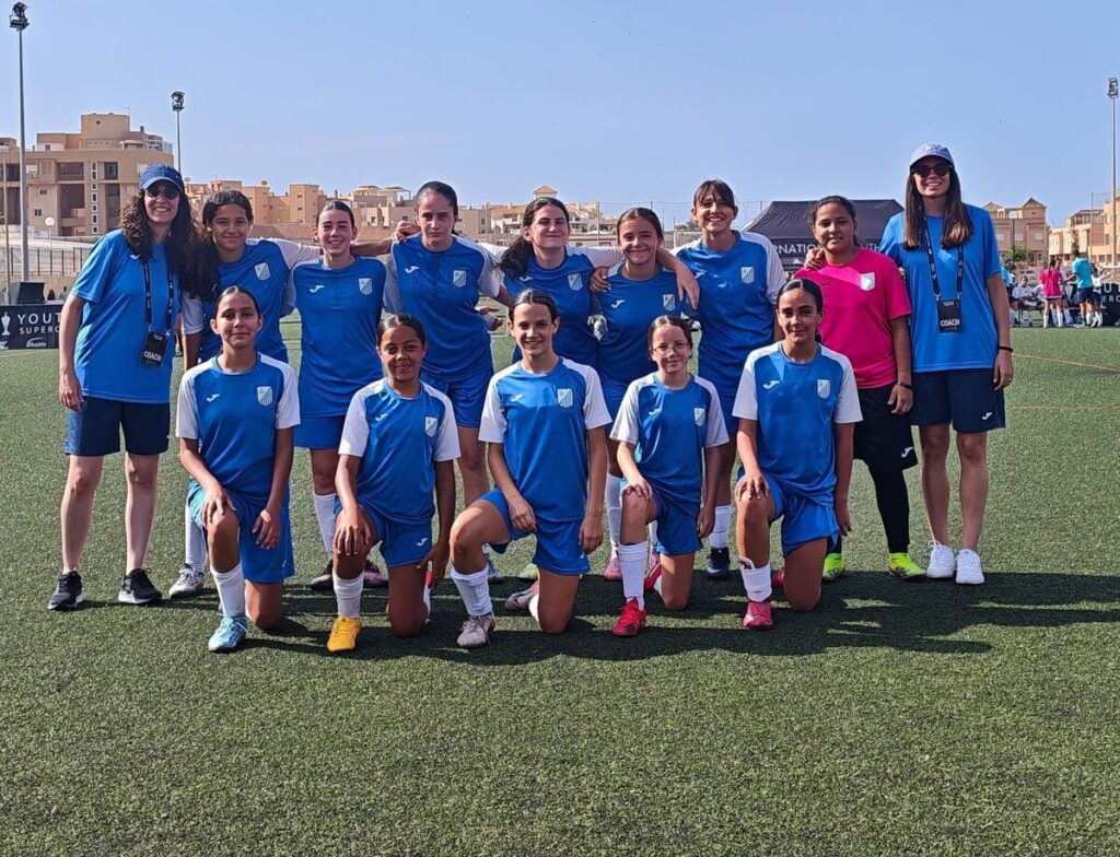 Equipo femenino del ATM Melilla en el Torneo Youth Supercup
