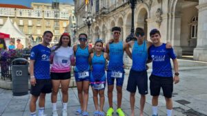 Jóvenes triatletas del Club Triatlón Melilla en A Coruña