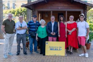 Grupo de autores en la Feria del Libro en Melilla.