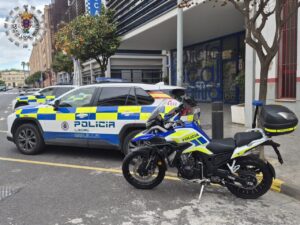 Vehículos de la Policía Local de Melilla estacionados en la calle