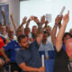 Socios de la U.D. Melilla levantando la mano durante la asamblea