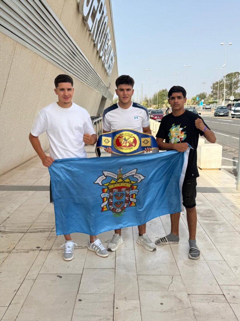 Badi Lahfa con cinturón europeo de K-1 y compañeros en Melilla