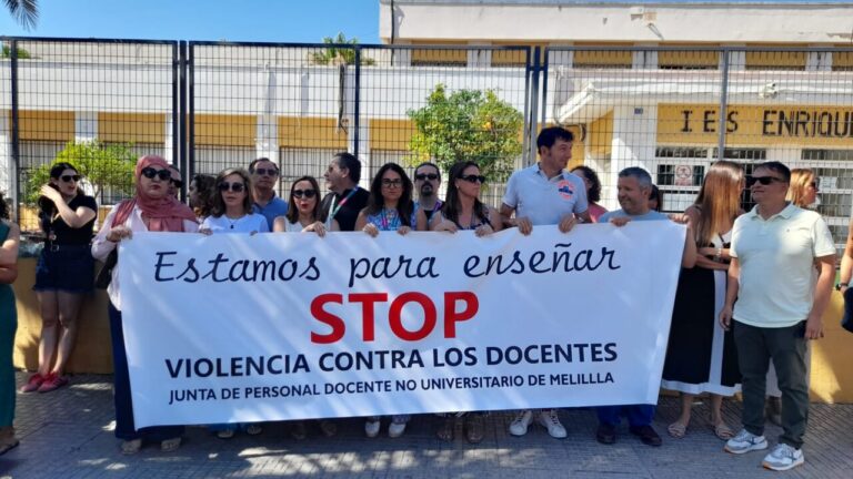 Profesores en Melilla protestan contra la violencia hacia docentes