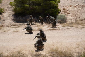 Cadetes de la Academia General Militar en entrenamiento en Melilla