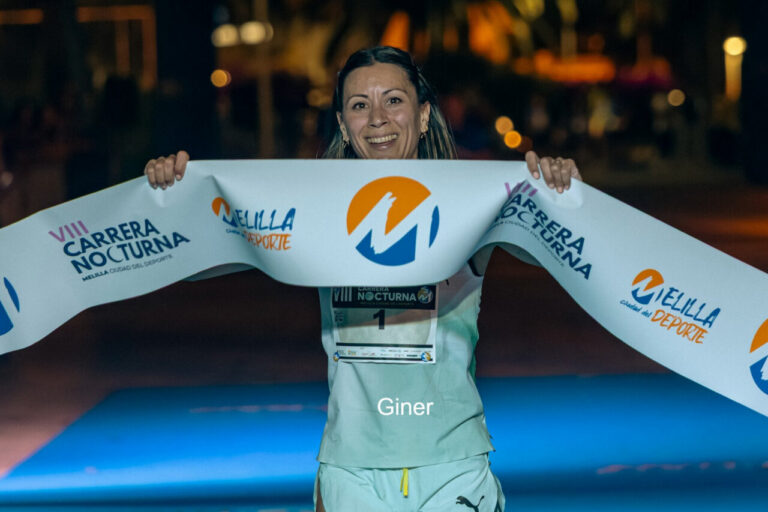 Atletas corriendo en la VIII Carrera Nocturna Ciudad de Melilla