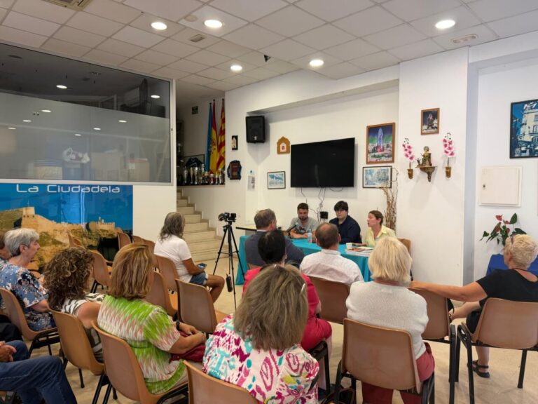 Conferencia sobre el apagón cultural en la Casa de Melilla en Barcelona