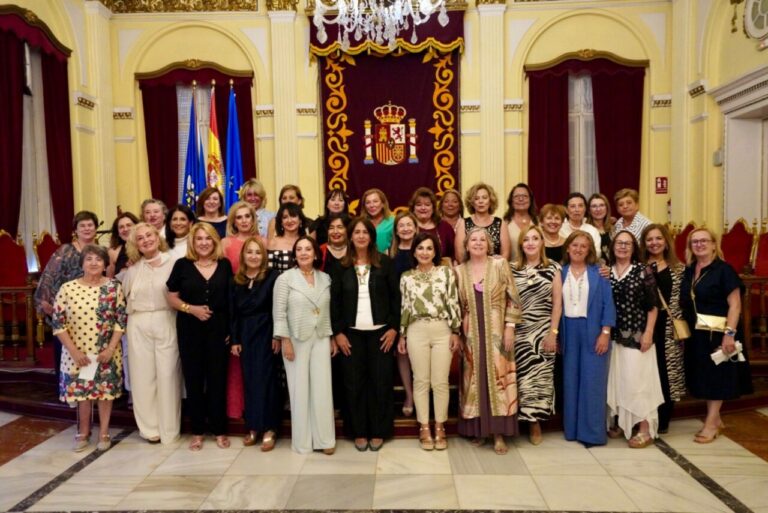 Grupo de antiguas alumnas del colegio Buen Consejo en Melilla