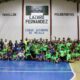 Grupo de jóvenes deportistas en el Pabellón Lázaro Fernández tras la entrega de trofeos