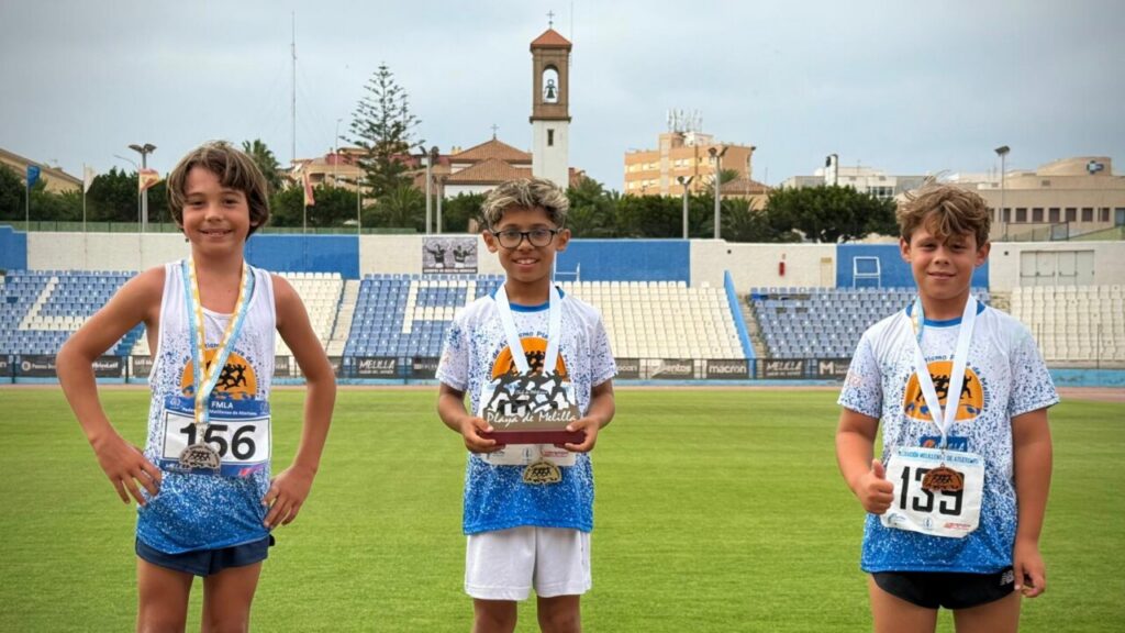Tres jóvenes atletas sub-12 con medallas en el estadio