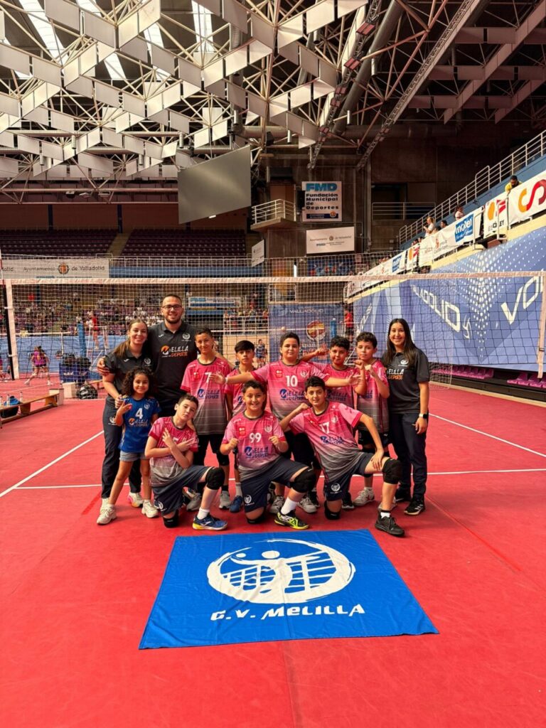 Equipo del Club Voleibol Melilla en el Campeonato Alevín de Valladolid