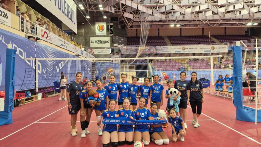 Equipo femenino del Club Voleibol Melilla en el Campeonato Alevín de Valladolid
