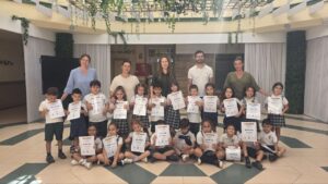 Alumnos de Educación Infantil del Colegio Enrique Soler con diplomas de inglés BEDA
