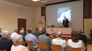Conferencia sobre los Manuscritos del Mar Muerto en el Club Marítimo