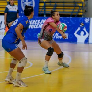 Djuly Bengochêa en acción durante un partido de voleibol