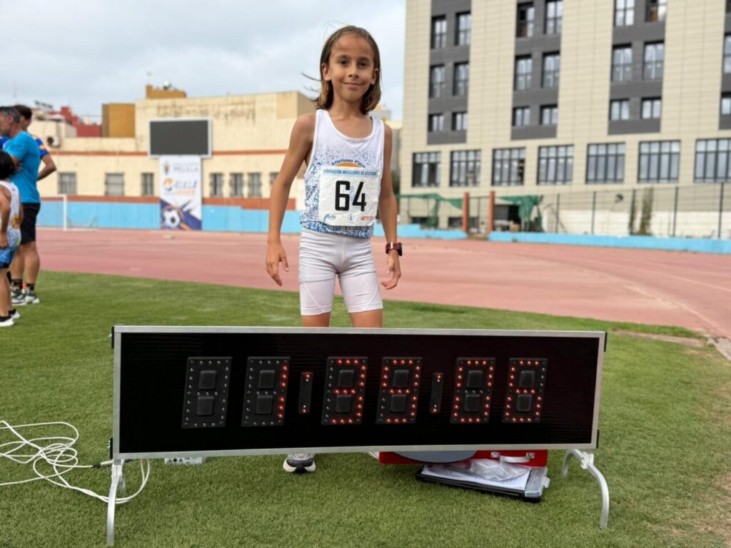 Joven atleta en el mitin de medio fondo en Melilla