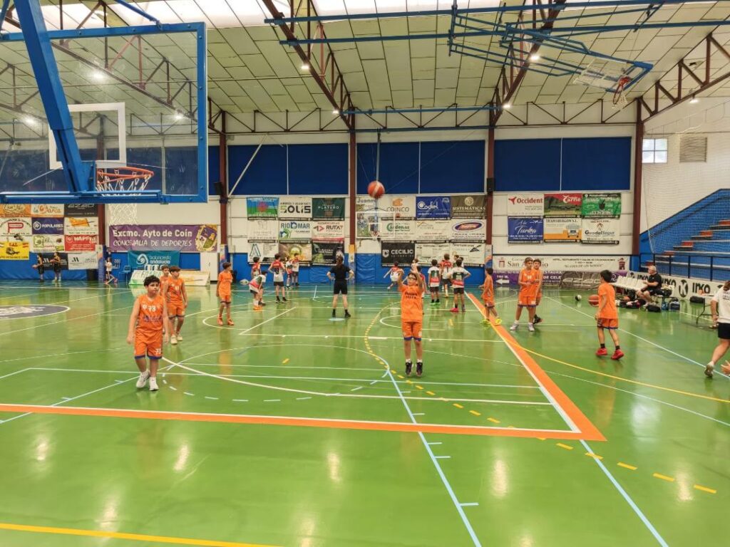 Jugadores del equipo Mini Masculino en el Torneo Minibasket Coín 2026