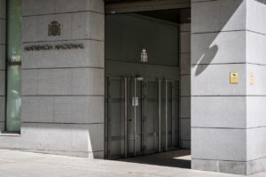 Entrada del edificio de la Audiencia Nacional en España