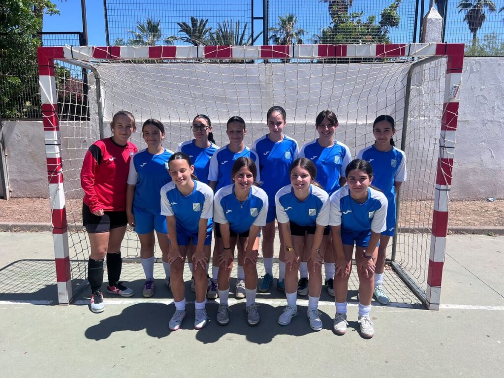 Equipo de fútbol sala ATM Melilla categoría cadete en el campo