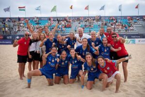 Jugadoras del C.D. Higicontrol Melilla celebrando su victoria en la Euro Winners Cup