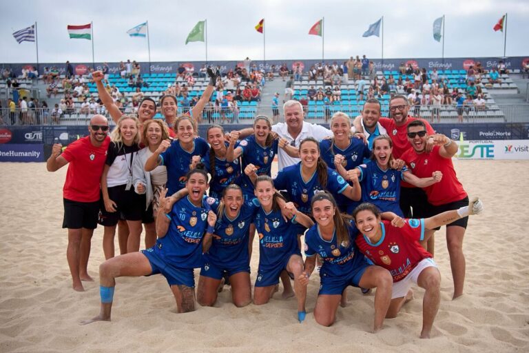 Jugadoras del C.D. Higicontrol Melilla celebrando su victoria en la Euro Winners Cup