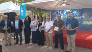 Grupo de escritores melillenses en la Feria del Libro presentando sus obras