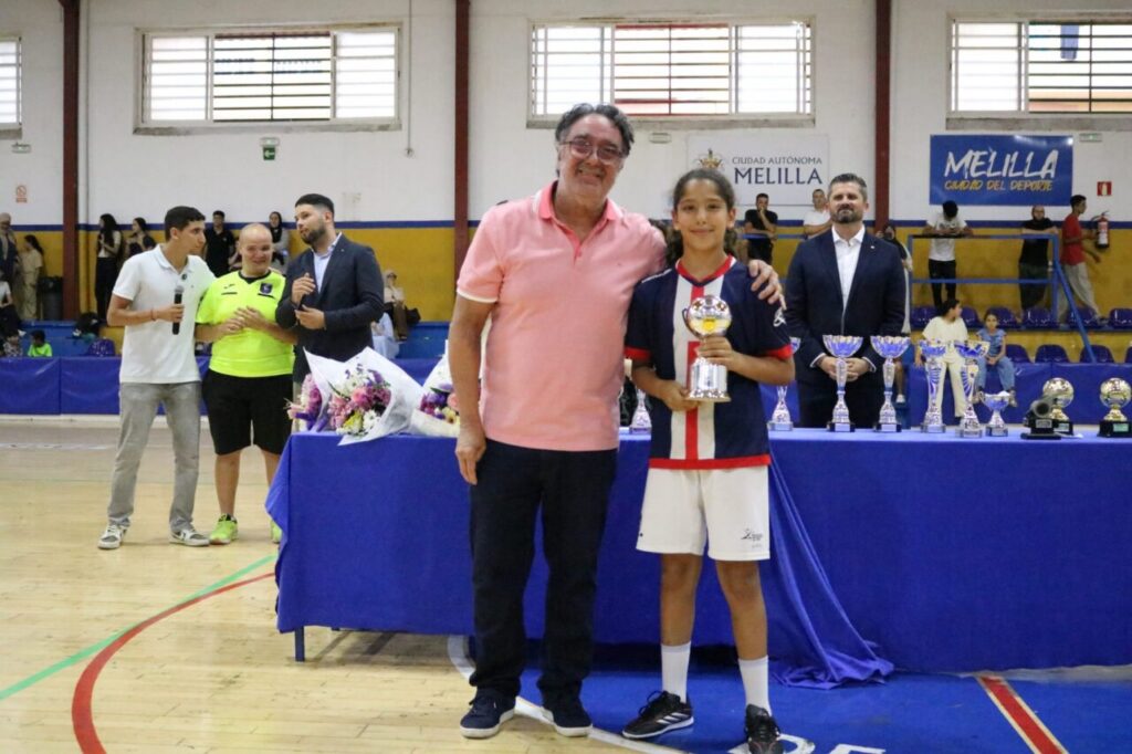 Entrega de trofeos en la Liga Alevín de balonmano en Melilla