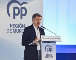 Alberto Núñez Feijóo hablando en un congreso del PP en Cataluña