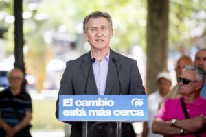 Alberto Núñez Feijóo hablando sobre elecciones anticipadas en un evento del PP.