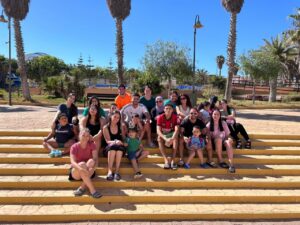 Grupo de personas en la Fiesta del Agua de Autismo Melilla