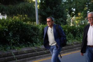 Miguel Ángel Gallardo caminando hacia el tribunal en Badajoz