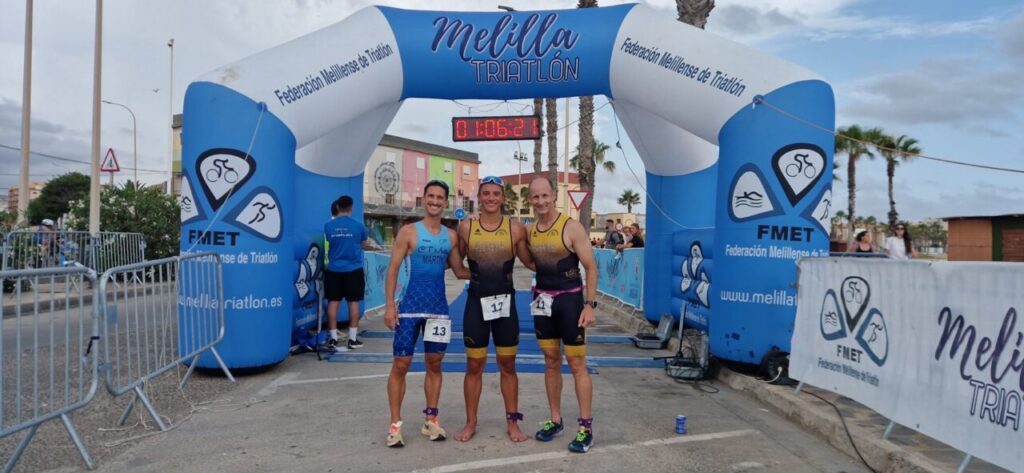 Alonso Romero y Lucía Faus ganadores del triatlón en Melilla