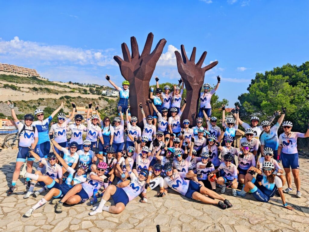 Grupo de mujeres ciclistas en el Encuentro Nacional Women In Bike en Cullera