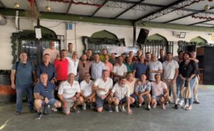 Grupo de amigos y compañeros en homenaje a Juan López Jiménez