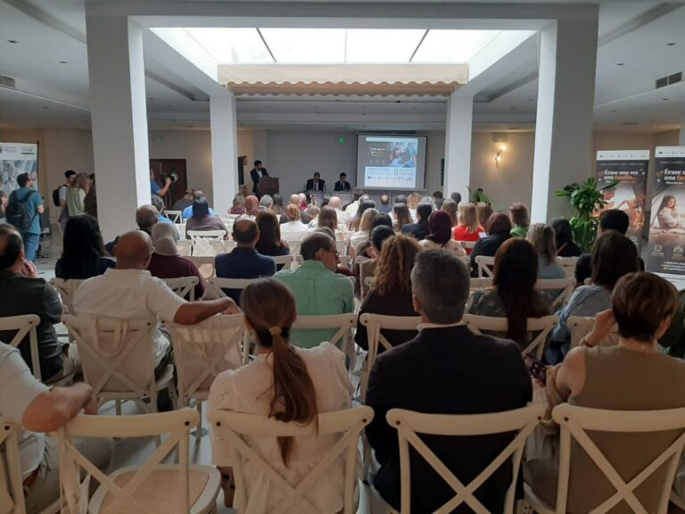 Asistentes a las jornadas sobre acogimiento y adopción en el Hotel Melilla Puerto